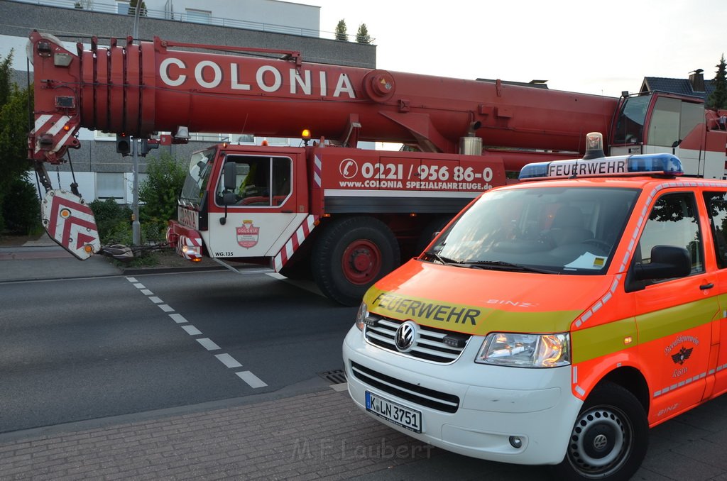 Kran drohte umzustuerzen Koeln Porz Zuendorf Hauptstr P059.JPG - Miklos Laubert